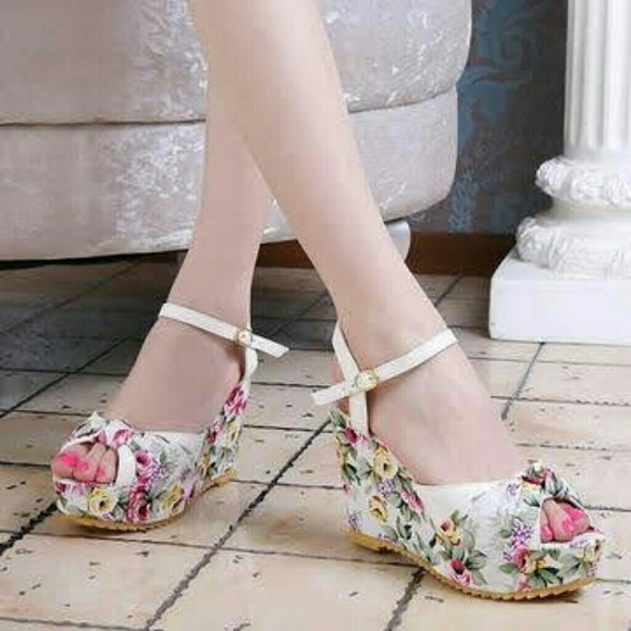 💐❌SOLD🎊💐Floral lace up heeled sandals - Picture 8 of 8